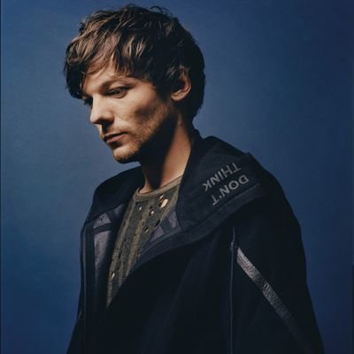 Fan de musique dès mon plus jeune âge, il m'a fallu découvrir les One D pour m'intéresser à la musique anglaise et plus particulièrement à Louis Tomlinson.