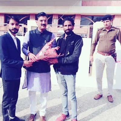 हंसो मत इतना की रोना मुश्किल हो जाए
जियो मत इतना की मरना मुस्किल हो जाए
(Soical worker / Not me but you )