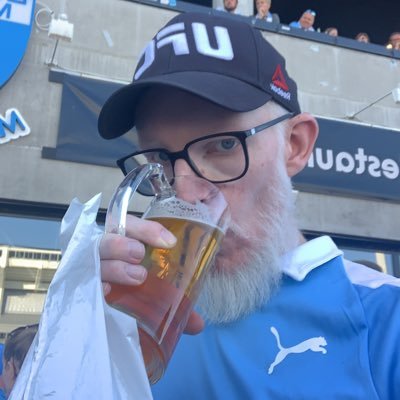 Adam här på 34år! Gillar hockey och mina lag Boston och HV71! I fotboll gäller Malmö FF och Manchester United! Har fightats mot cancer i 13 år nu!