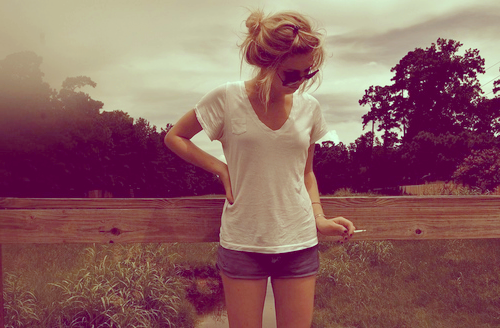 Tall.Blonde.AspiringActress.Outgoing.TwitAddict.