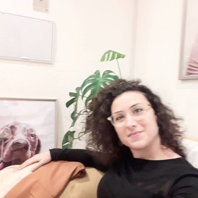 Rabiosamente libre. Sintonizando todas las emisoras de la Vida.
Sencilla. Poeta.