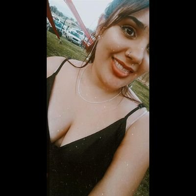 hielamoflor's profile picture. Rayos de luna en el corazón y la luz del sol en la sonrisa.