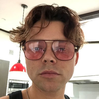 wtf ashton, why i love u so much?
@5SOS @ashton5sos @Michael5sos @Calum5sos @luke5sos a fucking legends