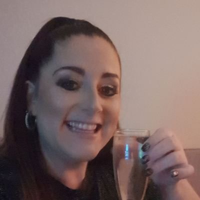 lauragrant32's profile picture. 