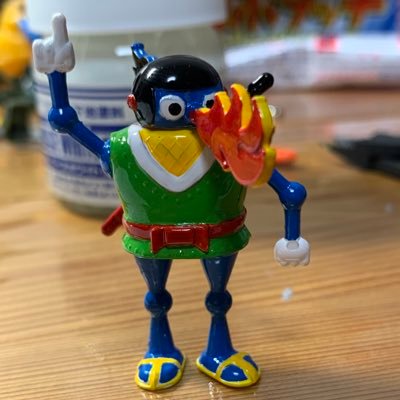 幼い頃を思い出しながら、ロボダッチを作っています。