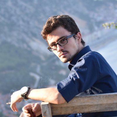 Zaman bir şekilde geçiyor deme,
Nefes almak yaşamak değil...