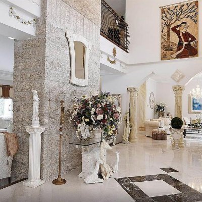 lapsofluxury's profile picture. Welcome to the laps of luxury.