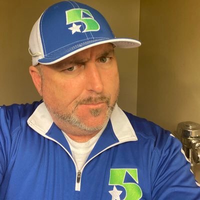 awardssignstees's profile picture. hi, I’m just a dad, husband, son, cousin, uncle and a good friend if we are friends!  hustling through the daily grind to reach our goals!