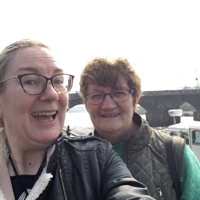 hilarycraig1's profile picture. 