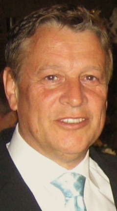Jung gebliebener Weltenbummler und Brasilienfreund. Sucht Aufgabe als Vertriebsleiter, CEO, im Credit-, Risik-,CRM-Management für Bank,Tourimus,Dienstleistung