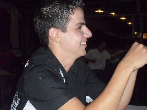 Ser Dj Não é Só Um Trabalho e Também Uma Diversão. 
Música Eletrônica Corre nas Veias....