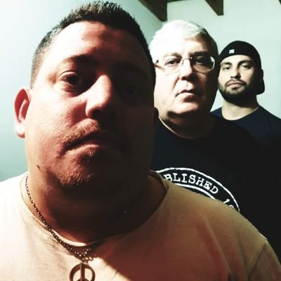 banda rock/pop con potente sonido vintage y juego de voces , buenos muchachos