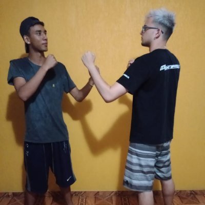 Todo dia um duelo entre Ale e Yuri