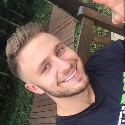 je suis un mec très cool et gentille😍🤓 du coup je me nerve un peu vite mais je vociffis pas... recherchant celle avec qui finit le reste de ma vie.