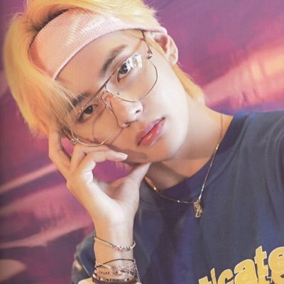 dona_dokpop's profile picture. ☆°•▪♡▪•°☆


BTS é vida.
txt meus bebês.
twice rainhas .
MONSTAX is 7.
Ikon saudades .
itzy pricesas.
gfriend nenês 
Stray kidz make me stay.
Ateez  say my name.