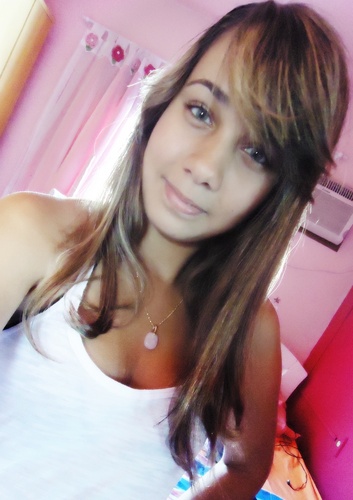 Carioca, 14 anos, Flamenguista, Ariana, Futura Contábil, Estudante da ETEOT, Sonhadora, Meiga, Simpática. Pareço metida mais sou legal! 
Criado: 12/01/11