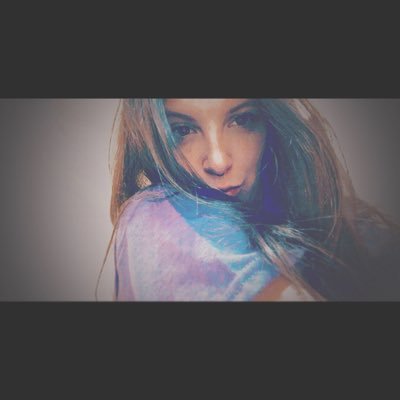 Libra ⚖️ Cosmetologist 💅🏽 Writing/Editing 🎓 Entrepreneur 💰Dancer 👯♀️ One-of-a-kind 🔮 ▪️▫️▪️▫️▪️▫️▪️▫️▪️▫️▪️▫️▪️♥️ ❤️. IG|@sierrad.xo 📸 SC|@cmy_x3 👻