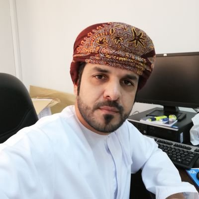 صيدلي، برنامج دراسات عليا في الإدارة الصحية.
مدرب في الإدارة والقيادة. CIPD holder
( عندما تتعلم علم وعندما تأخذ اعطي)
