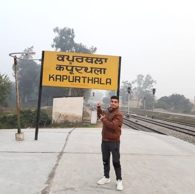 Ash_Nautiyal's profile picture. Explore the Adventure, 
Corporate slave🧑‍💻, 
Love it😎
