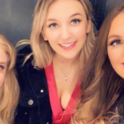 amber_hellon's profile picture. 🏴󠁧󠁢󠁷󠁬󠁳󠁿 Registered Veterinary Nurse 👩‍⚕️  HAU 🚜 🎓  LFC ⚽️