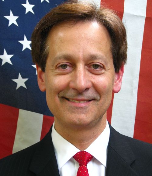 A retired FBI Agent who provides keynote speeches on risk management topics.
