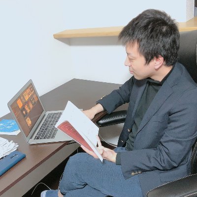 tomoya__33's profile picture. 早起き苦手のアラサー心理オタク関西人🐙大学院まで心理学を研究する✍️周りの視線からなんとなく福祉に就職→給与、時間、人の縛りがエグい→自分を大切に生きたくてMLMを始めるが１年かけても収入０→ビジネスの本質を学んで半年かからず独立💡趣味はEDM🎵ゲーム🎮おいしいご飯🍴最近はバイクにもハマってます☺️