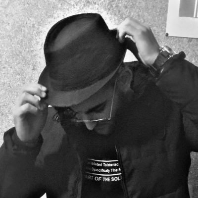 paraduxism's profile picture. عاشقانه و شجاعانه بنویسید #سرگرم با شعر و رسانه •••