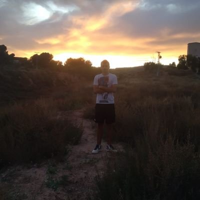 Juego al tenis. Soy del Barça y mi jugador favorito de fútbol Lionel Messi. Mi cumpleaños el 10 de Abril. Instagram:@abel_hernandez10