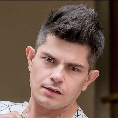 Manriqueferrer's profile picture. Soy Actor y Conductor de cine, teatro y TV Alegre y siempre con una sonrisa Bendiciones al mundo siempre #SeTuMismo
https://t.co/iEWzoPW7Ct…