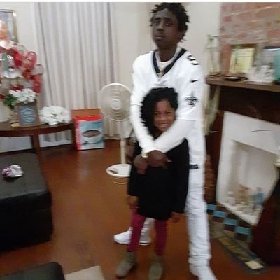 fat_boom310's profile picture. Noonie