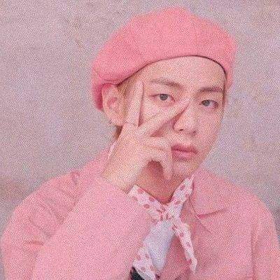 MinJunSeok's profile picture. Hola , bueno no tengo nada bueno que decir para que pueda sacarte una linda sonrisa .

Pd. Gracias por seguir a esta torpe.