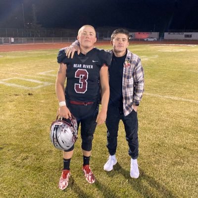 Football FB/LB 3.6GPA-@ Bear River High School-Class of 2022, 190lb 5’8. PVL 1st team all league-Running Back