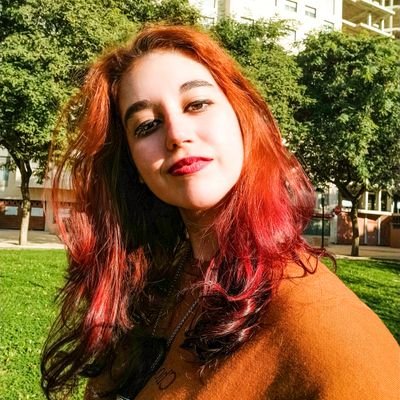 LCoratge's profile picture. We are not alone. The sun is always here with us.
Enseño, escribo y a veces suelto versos. Tengo gatos en la cabeza.

📧 lauracoratge@gmail.com