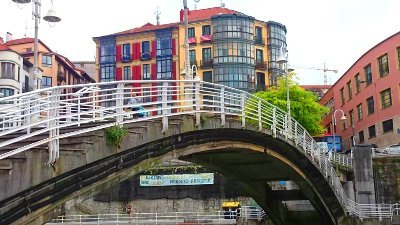Nuestra intención: Difundir la actividad de los comercios de los barrios altos de Bilbao (Bilbao la Vieja, Sanfran y Zabala), ya que, son muchos y muy variados.