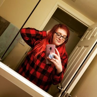 hey little paypigs!! looking for a little 18 year old to belittle you? look no further that's me!😈😈