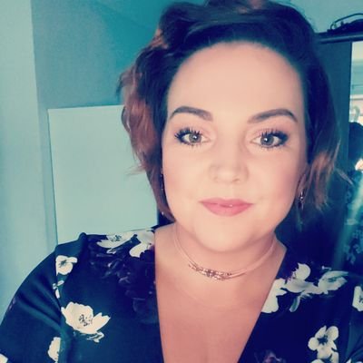 SiobhanJenkin5's profile picture. Let your smile change the world, but don't let the world change your smile 💜 Year 2 Student MH Nurse at Swansea University🎓❤️