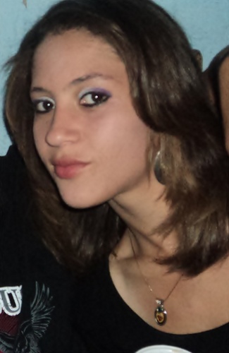 Simpatica,alegre !!!! complicada a perfeitinhaa 
cada um tira suas proprias conclusoes de quem sou eu 
*--*