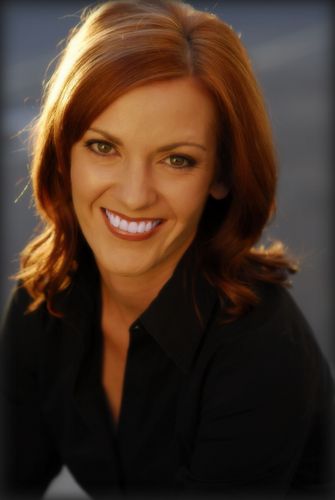 Online marketing aficionado, Social media entrepreneur & Former NFL Cheerleader *\O/*