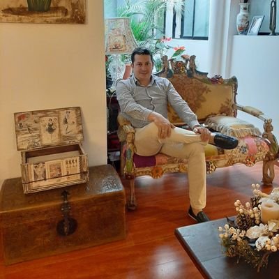 Abg. - Master en Derecho Penal / 
orgulloso de ser Ecuatoriano.