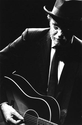 Francesco De Gregori (Nato a Roma nel 1951) è uno degli artisti più popolari del panorama musicale Italiano.