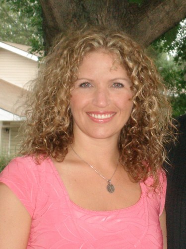 Passionate doctor & mother who specializes in women's hair loss, thyroid problems, digestive problems, mold illness, cellular detox, Kinesiology, Nia dancing.