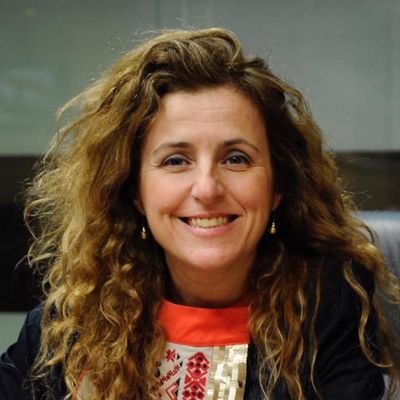 Extremeña que ama su tierra y a su gente. Política de calle. Trabajo por la igualdad en todas sus formas. Educadora y Pedagoga. 
Exdiputada en @asamblea_ex