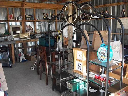 I blog about flea markets, antique shops, auctions and other stuff in and around North Georgia.