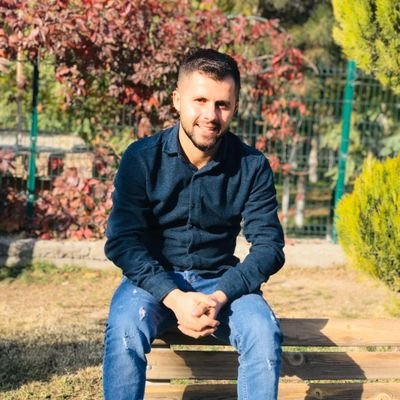 Güleceksin. Hem düzeni bozmak için hem de seni üzeni bozmak için.
