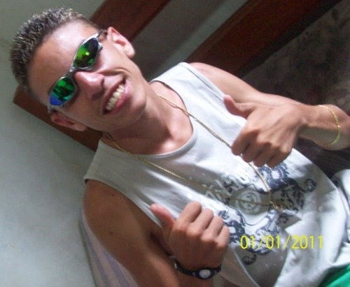 ♪Eu sigo com fé e boladão, mas vo mantendo o respeito disciplina e humildade. A minha AMIZADE ñ se conquista com dinheiro e sim com a lealdade...♫