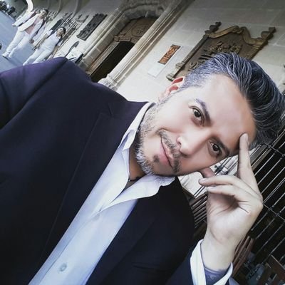 LDG. Amante del Arte, la Cultura y el Café. Escenógrafo, creativo. Coordinador de eventos culturales. Haciendo lo que me toca y un poco mas.