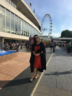 Empresária e advogada. Mestre em Direito Comercial Internacional pela University College London. Foi Chevening Scholar.