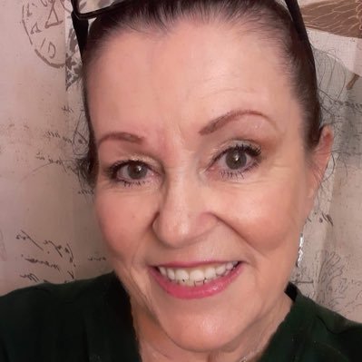 ♥SINGLE♥ Jewelry Craft Instructor ♥God♥3 grown kids ♥ 9 grandkids, ♥ Semi-retired, woodwork, build, restore/refinish crafts. ♥ Am IRISH, ENGLISH, CHEROKEE.