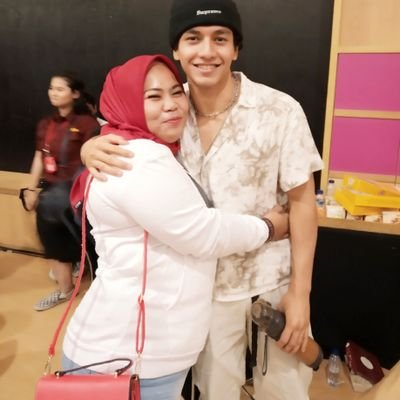 Hati yg memaafkan akan memberi ketenangan lebih dari yg kita butuhkan 😊😊