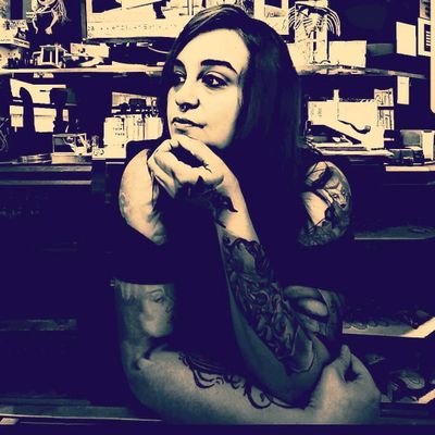 __LadyDrama_'s profile picture. Feminista💜
Domadora de adolescentes 😏.
En proceso de deconstrucción.
Dramaticamente dramatica.
Todo lo politicamente incorrecto, eso soy😈